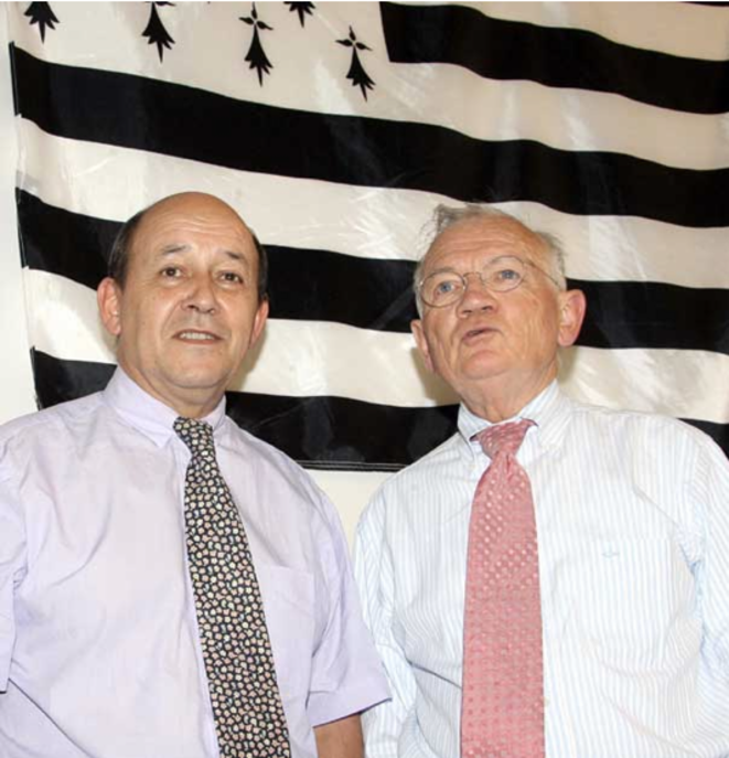 Jean-Yves Le Drian et Alain Glon © dr - JP Tranvouez Jean-Yves Le Drian et Alain Glon © dr - JP Tranvouez